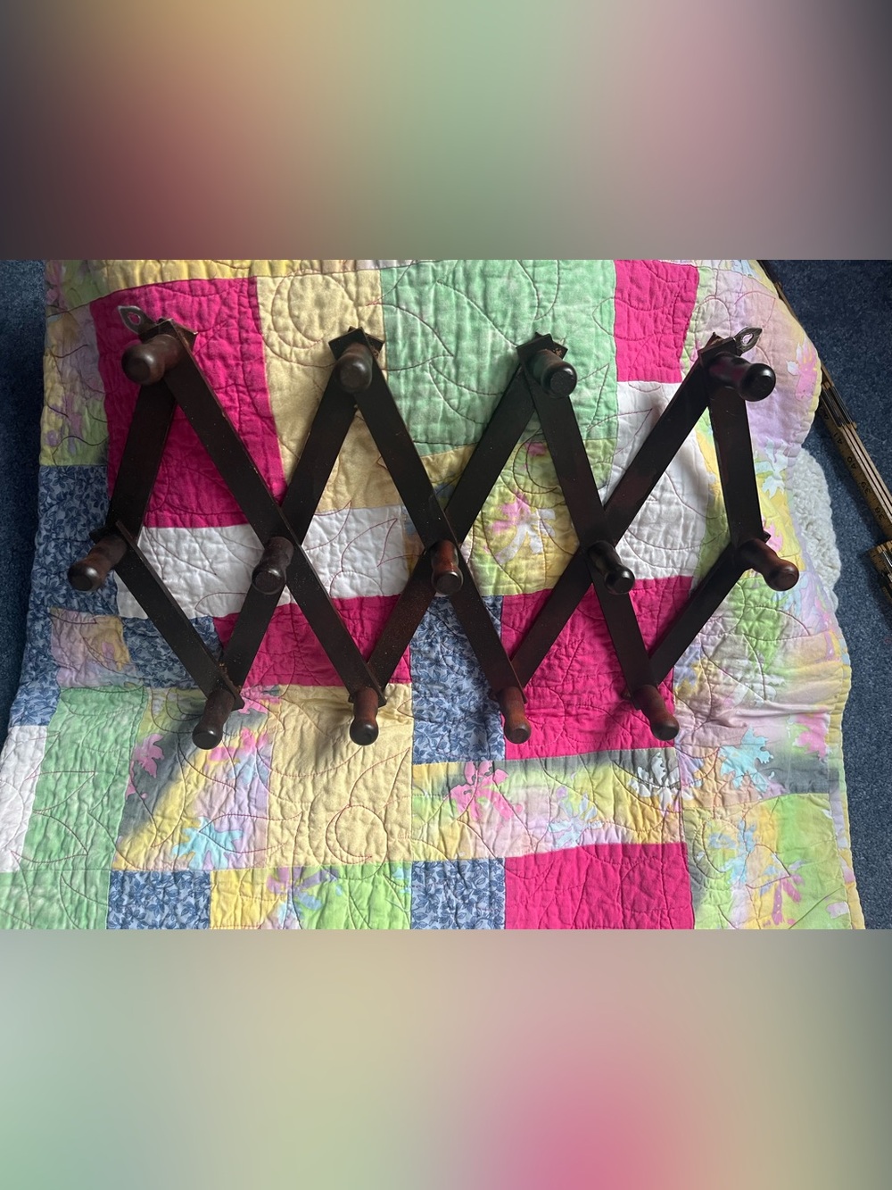 Expandable Wall-Mounted Peg Rack in Brown with 13 pegs